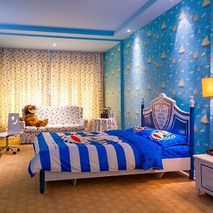 Theme room